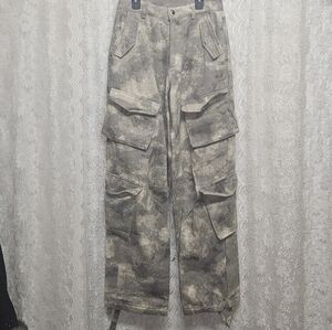 NWOT Maniere De Voir Size 10 Camo Cargo Pants